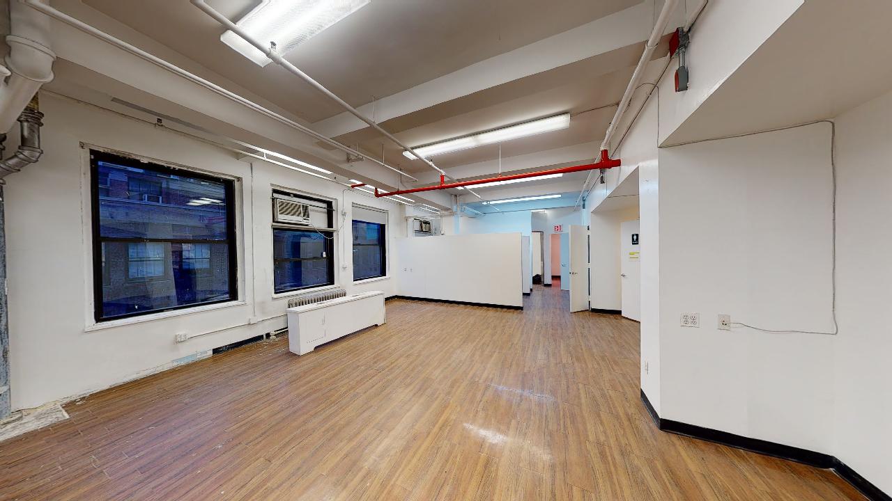 247 West 35th Street, 14th Floor Office Space - Bullpen