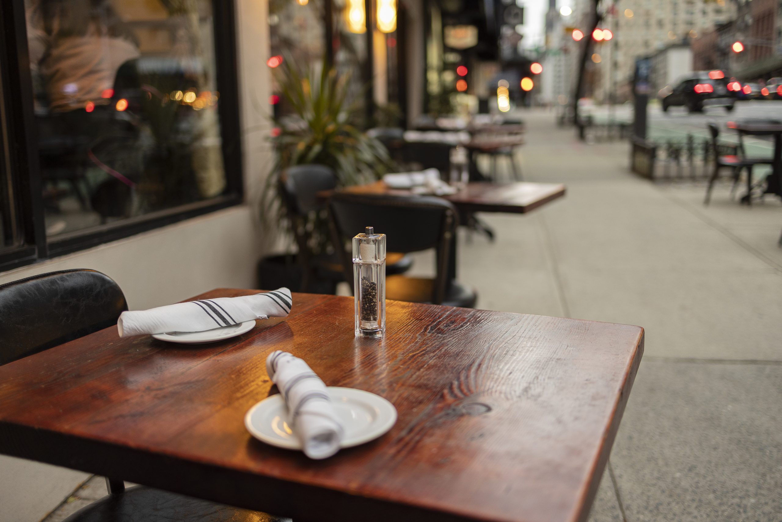 Cafe terrace in Manhattan, emblematic of the evolving NYC restaurant landscape.
