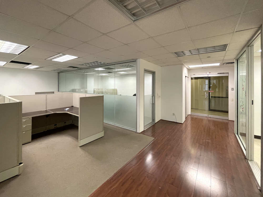 Insurance District Office Space - Hallway and Bullpen