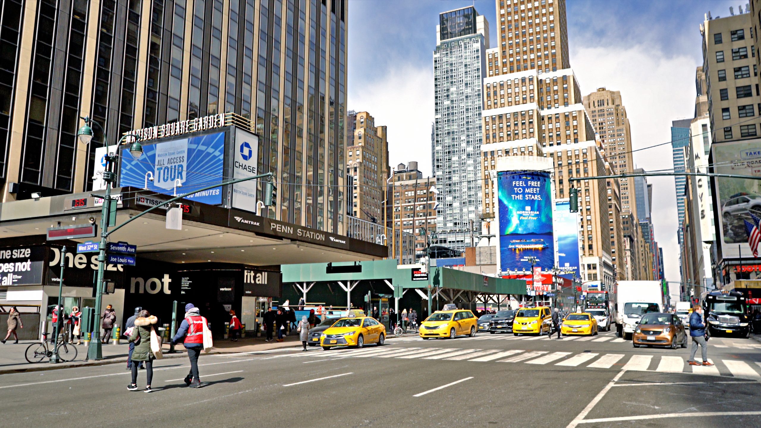 7th Avenue in NYC, showcasing Vornado Realty's commercial real estate investment plans.